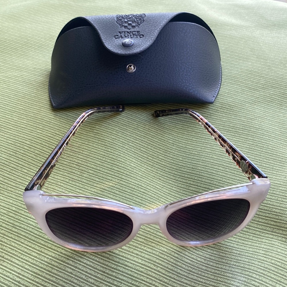 Vince Camuto sunglasses NWOT